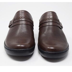 NWOT Clarks Collection Brown Clogs Size 8.5